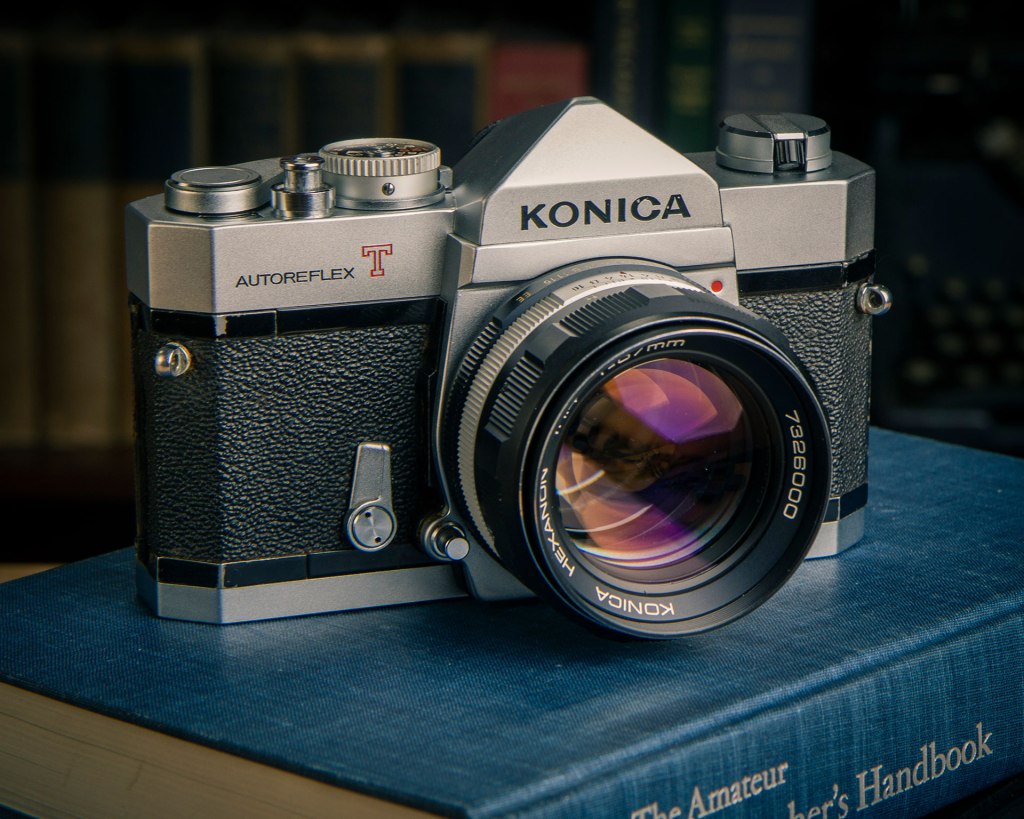 Konica Autoreflex T front