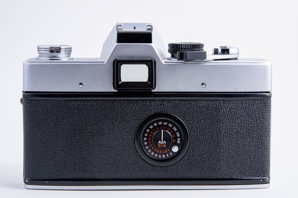 Minolta SR-T 101 back.