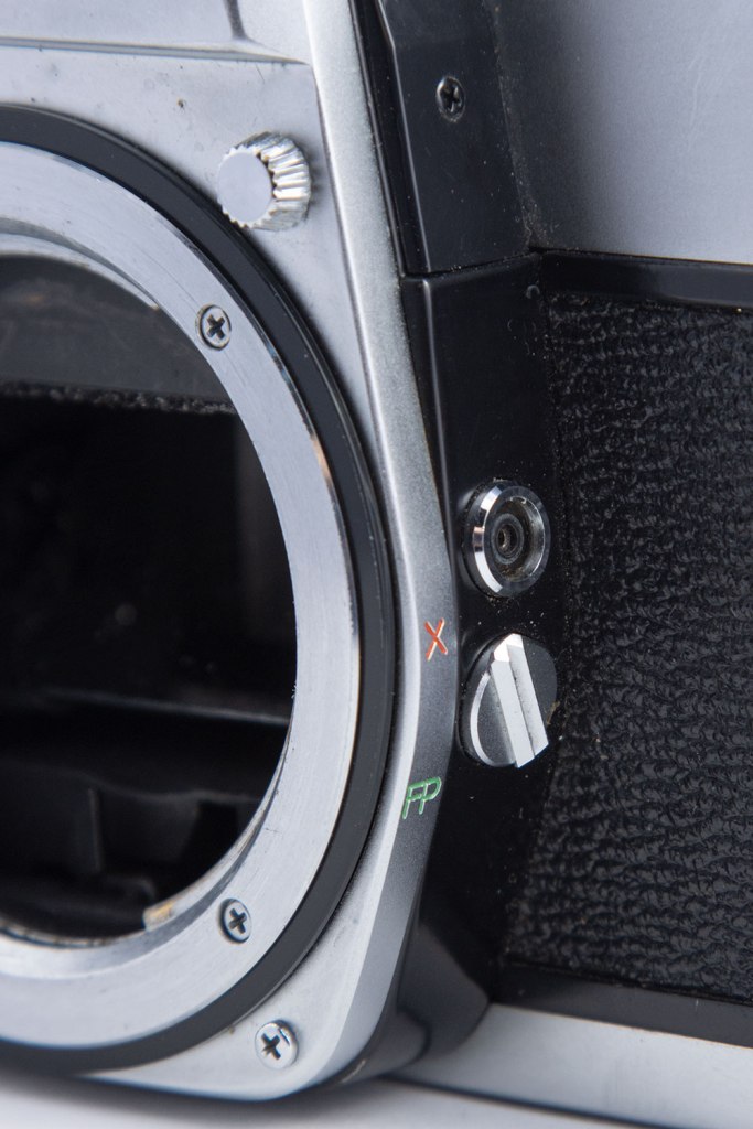 Minolta srt 102 flash connections.