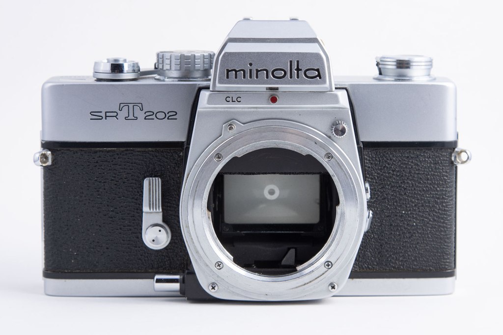 Minolta SR-T 202 front.