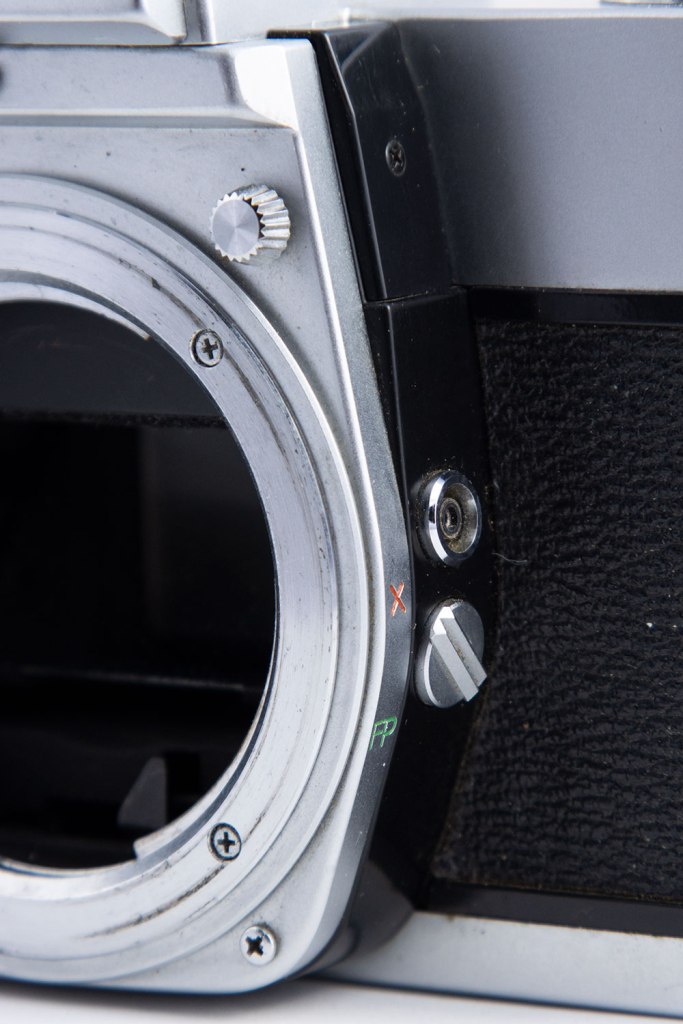 Minolta sr-t 202 flash connections.