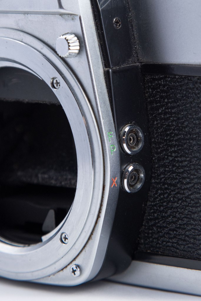 Minolta sr-t SC flash connections.